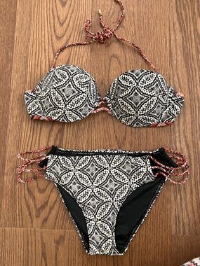 Abercrombie & Fitch Geometric Pattern Black & White Bikini Size M Bottom 36B Top